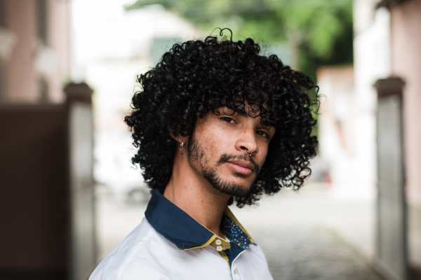 Dicas de Cuidado para Cabelo Cacheado Masculino